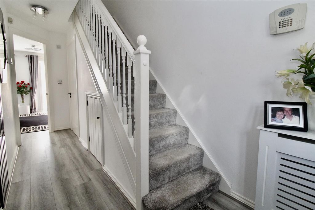 Property photo 2 of 32 Entrance Hallway