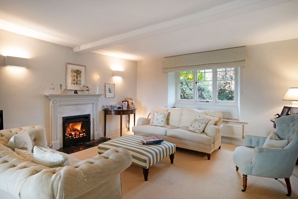 Property photo 2 of 34