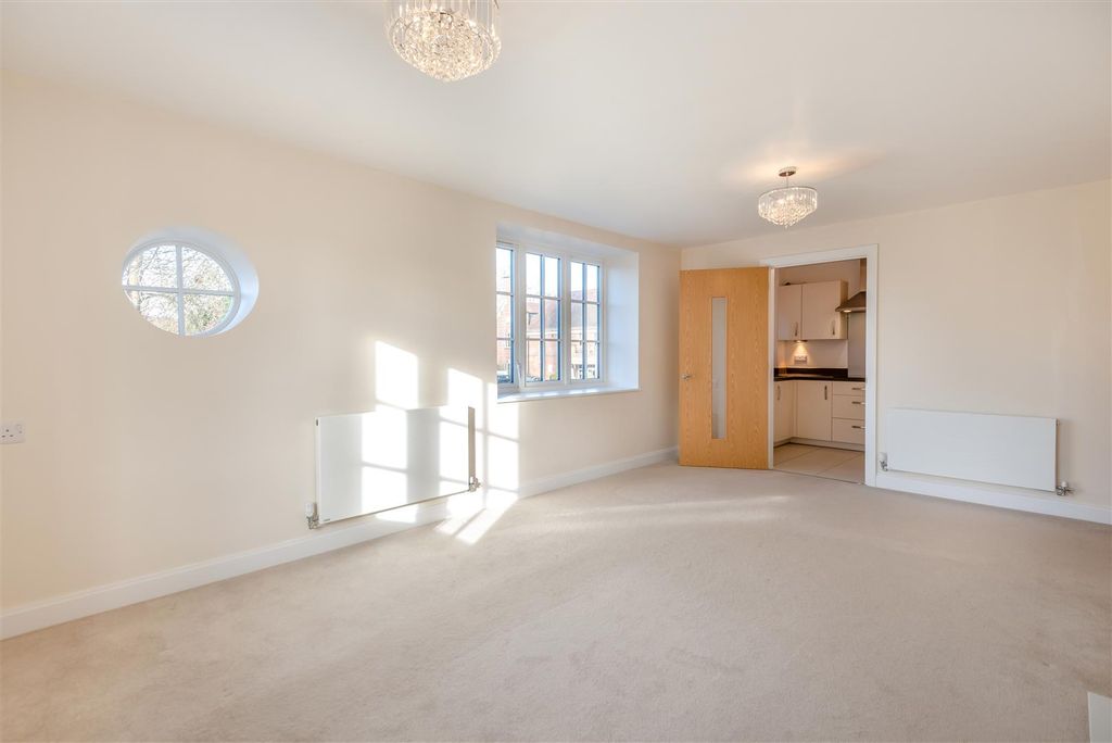 Property photo 3 of 18 8630007-Interior03.Jpg