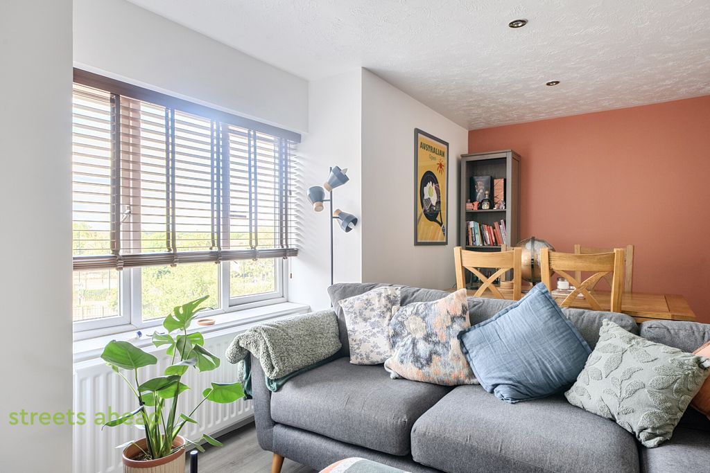 Property photo 1 of 14 Ea6451Eb-E30A-456...