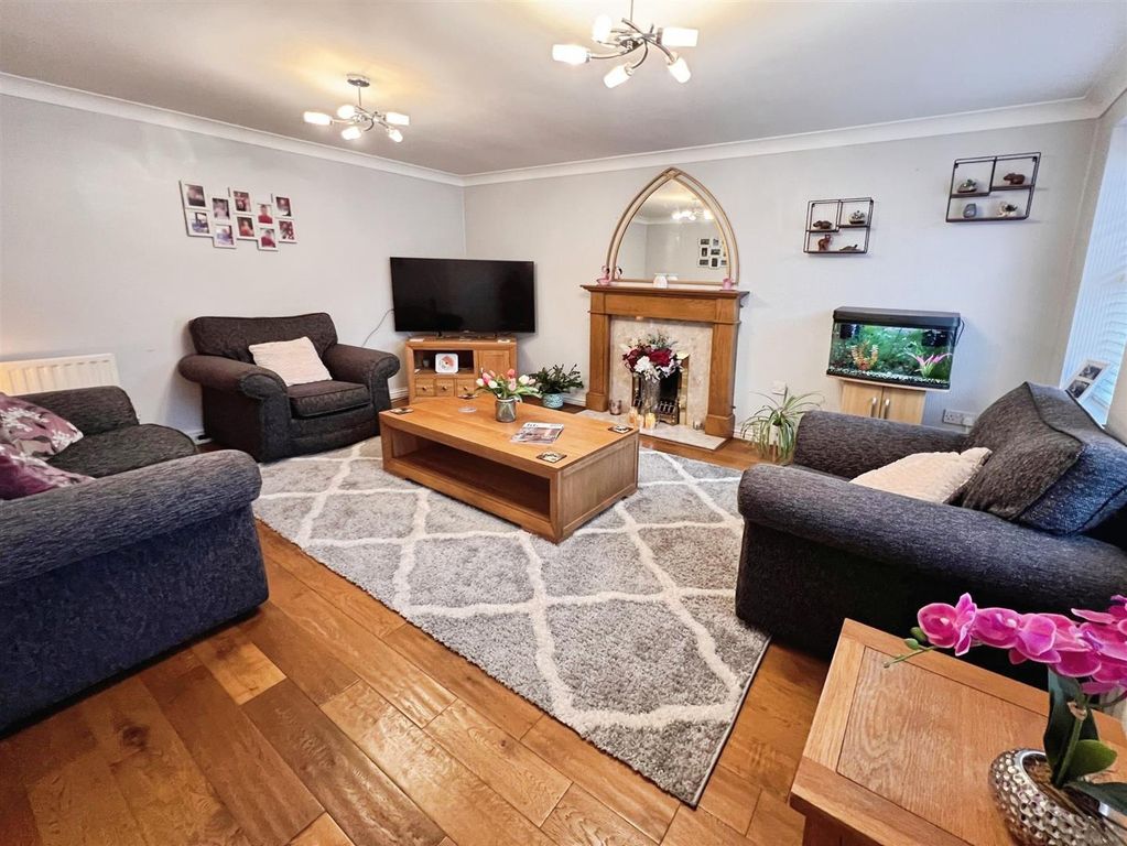 Property photo 2 of 21 Living Room