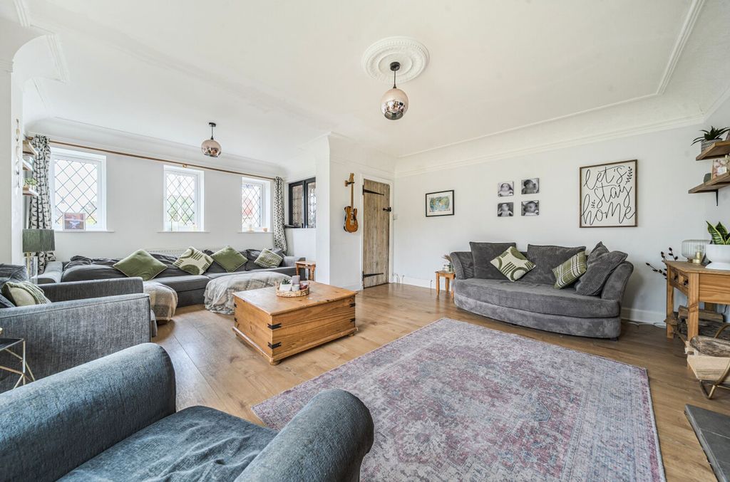 Property photo 2 of 20