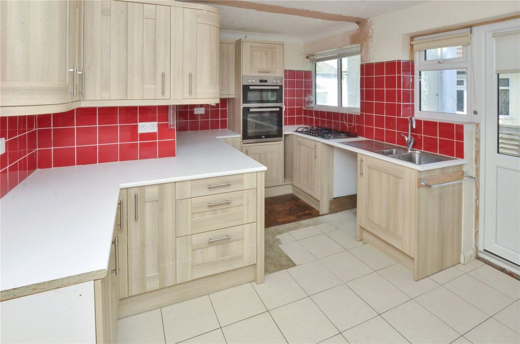 Property photo 3 of 15 Kitchen