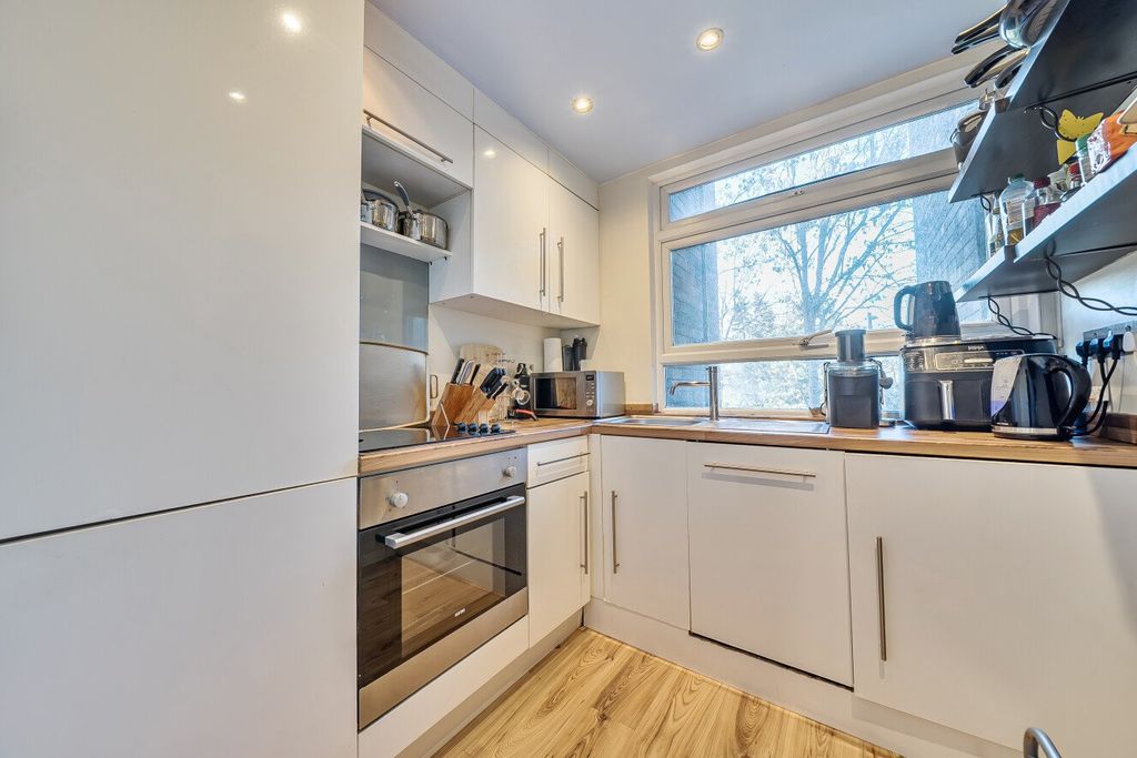 Property photo 1 of 8 Picture No. 12