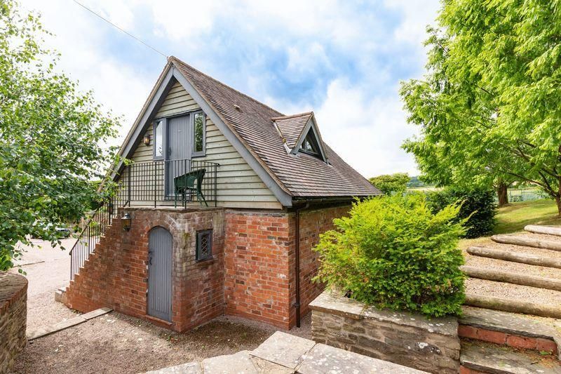 Property photo 1 of 8 Photo 5