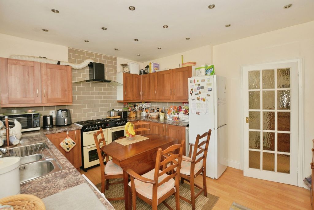 Property photo 3 of 11 Pbox-Img.Jpg