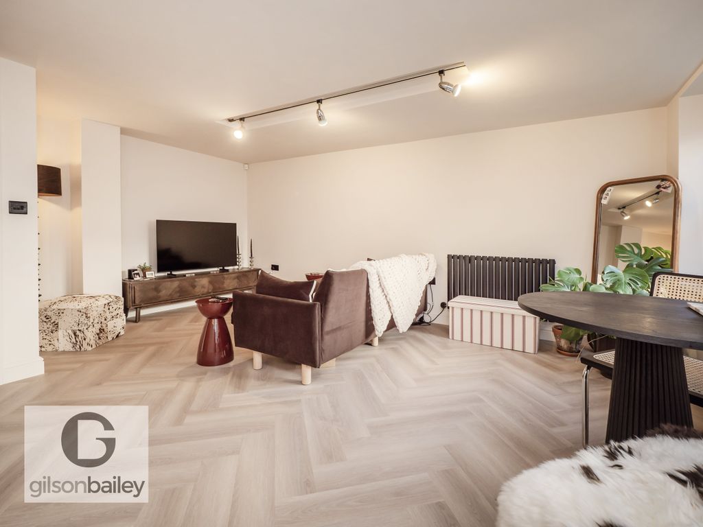 Property photo 3 of 12 3-103Albionmill-5