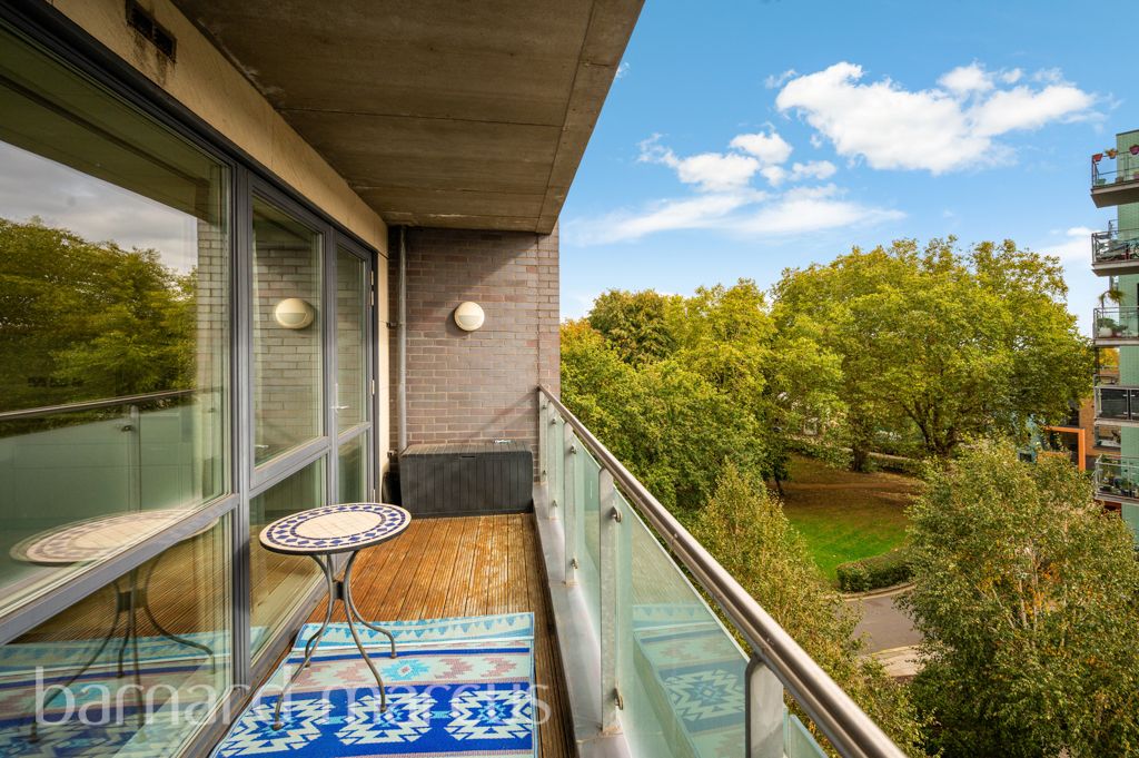 Property photo 2 of 10 Balcony