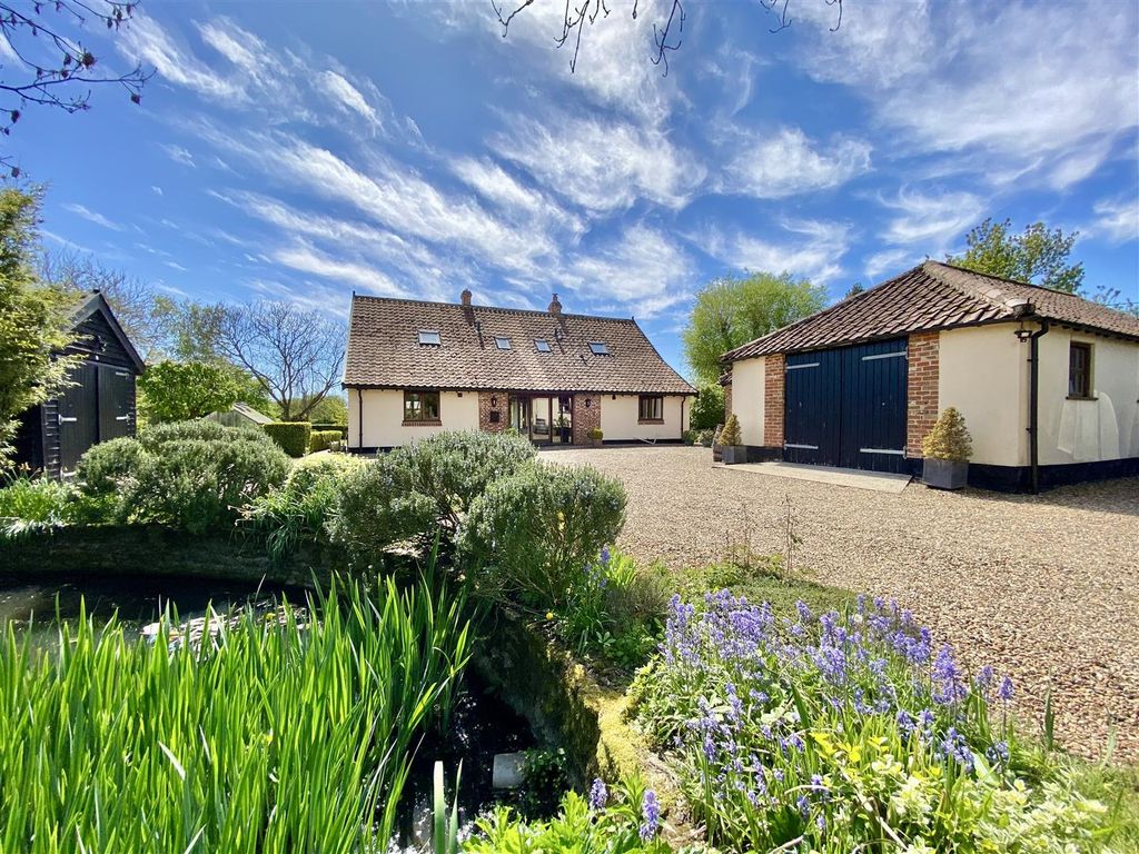 Property photo 1 of 32