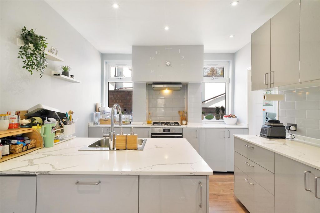 Property photo 1 of 14 117 Eton Avenue - 9Lej3Mie8V0Gvvhtrnml.Jpg