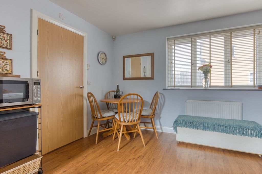 Property photo 3 of 28 Ewemove Taunton Grove Gate (10)