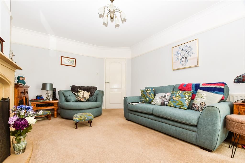 Property photo 3 of 12 Lounge