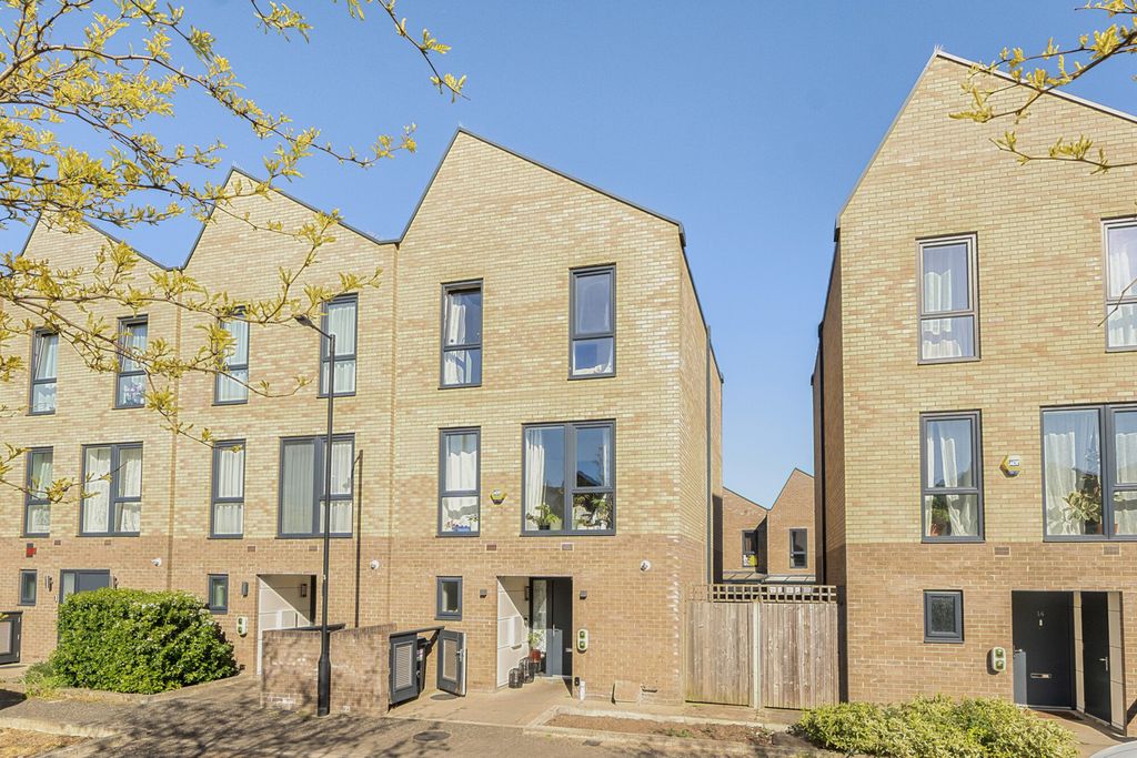 Property photo 1 of 23 1452371-22-69ee91...