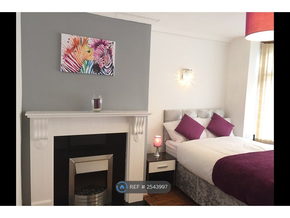 Property photo 3 of 9 Room 1 (Double Bedroom)