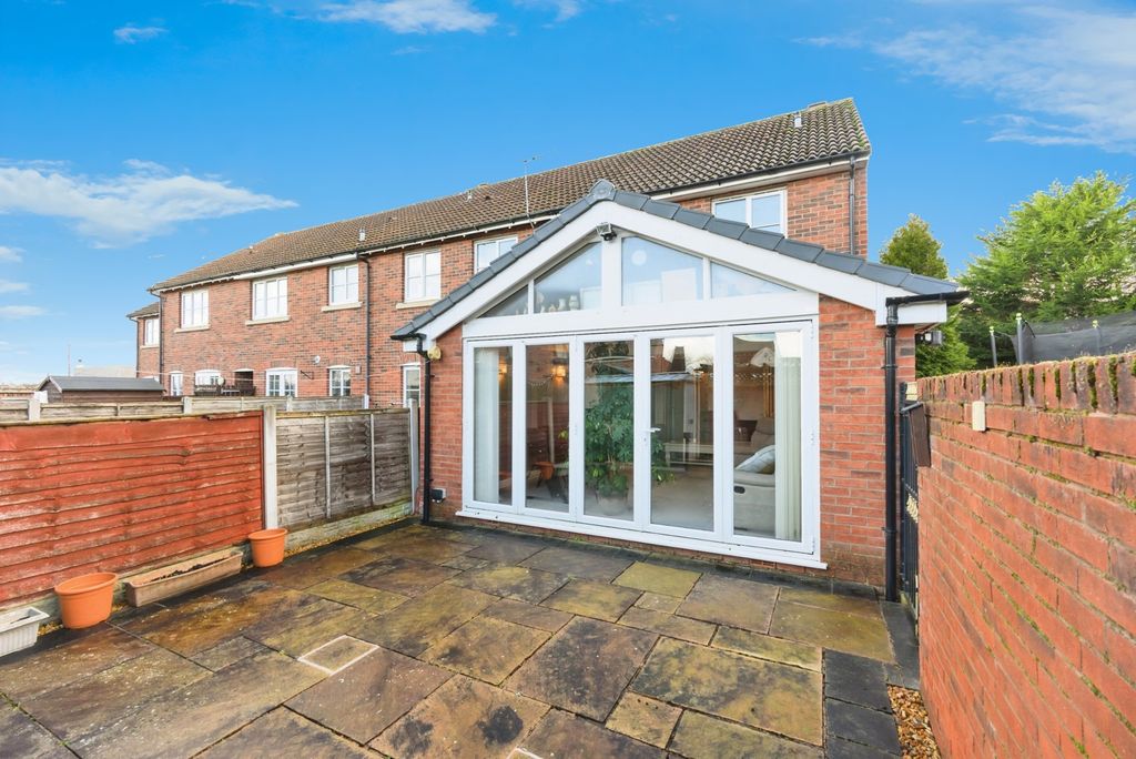 Property photo 2 of 9 External