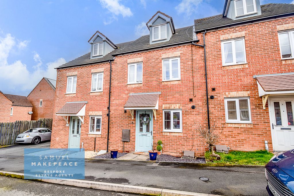 Property photo 1 of 25 Three Bedroom Town House With Allocated Driveway And Garage