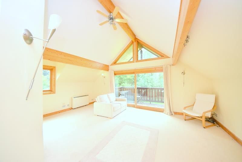 Property photo 3 of 23 Lounge