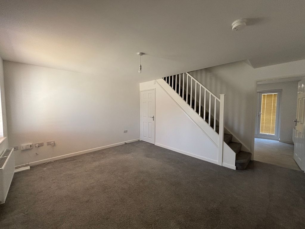 Property photo 3 of 12 Lounge