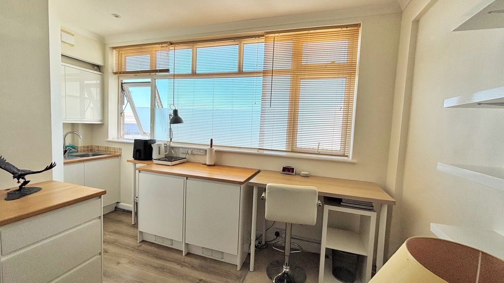 Property photo 3 of 10 Dining Area