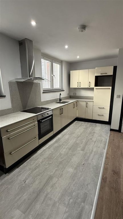 Property photo 1 of 8 Kitchen