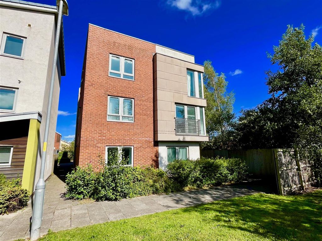Property photo 1 of 8 External