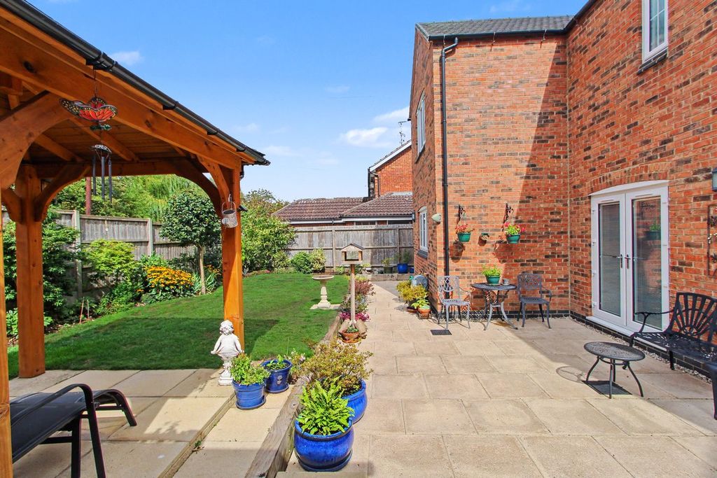Property photo 2 of 28