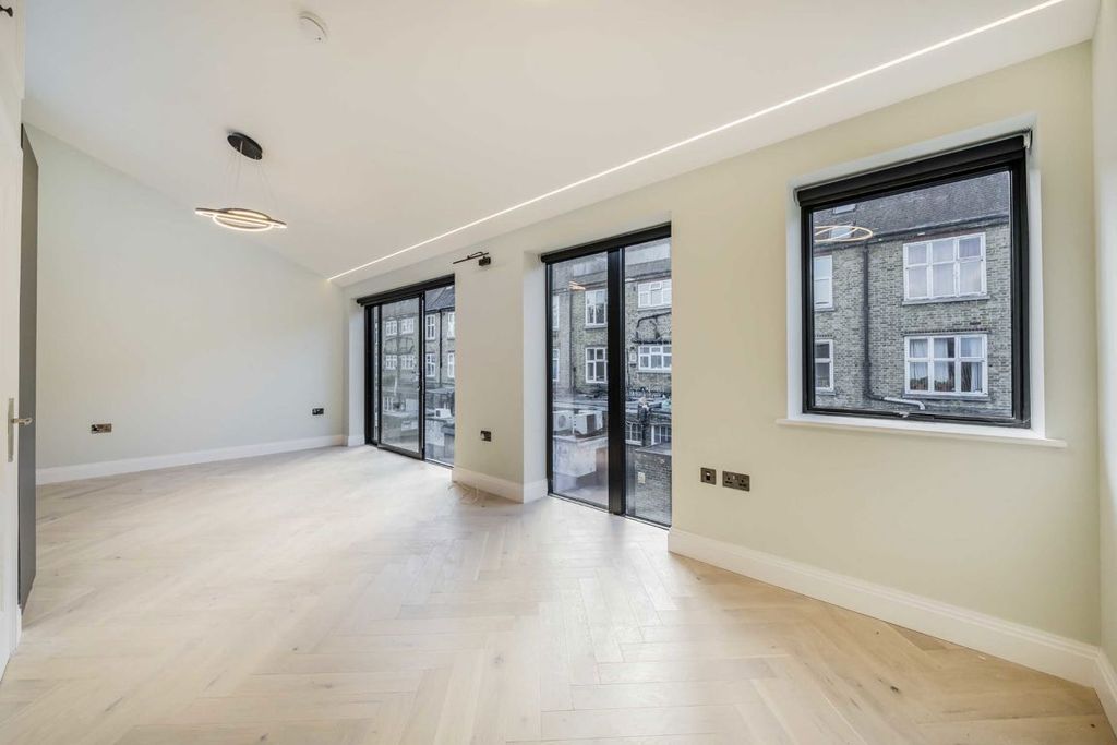 Property photo 2 of 8