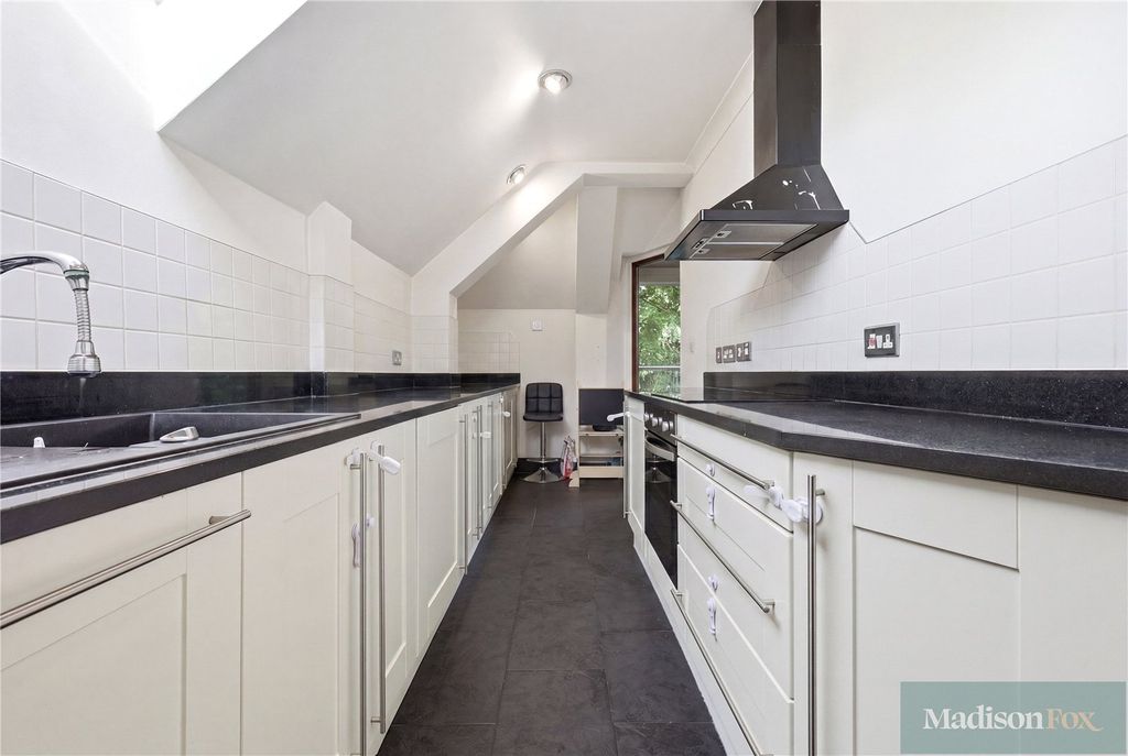 Property photo 3 of 18 Picture No. 08