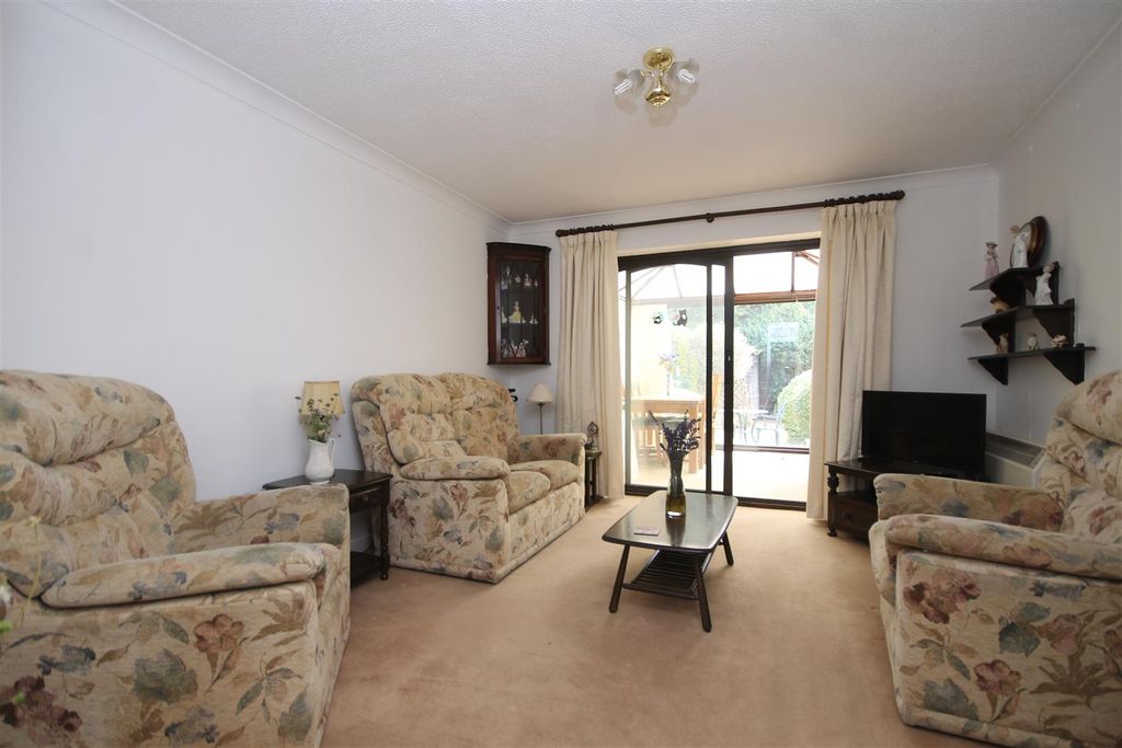 Property photo 3 of 11 .Living Room.Jpg