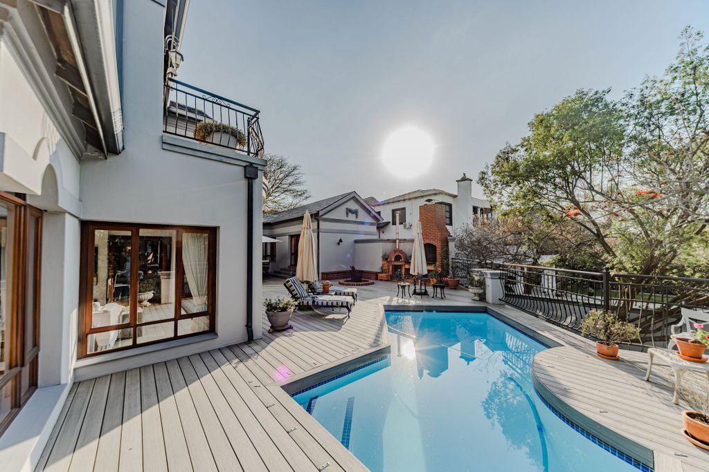 Property photo 1 of 109