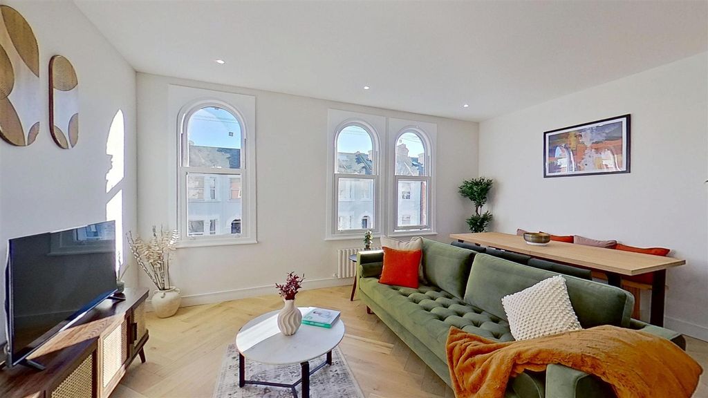 Property photo 3 of 25 Tff-Trewint-Street-Earlsfield-Sw18-11232025_160622