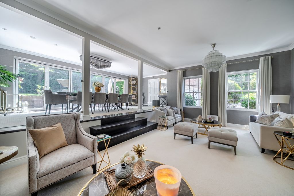 Property photo 3 of 23 Bagshot Road