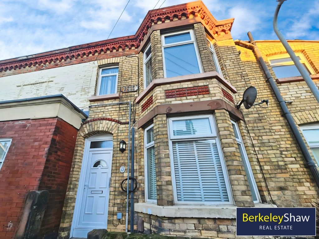 Property photo 1 of 8 External