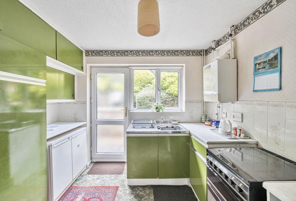 Property photo 3 of 13 1328791-14-687F58...