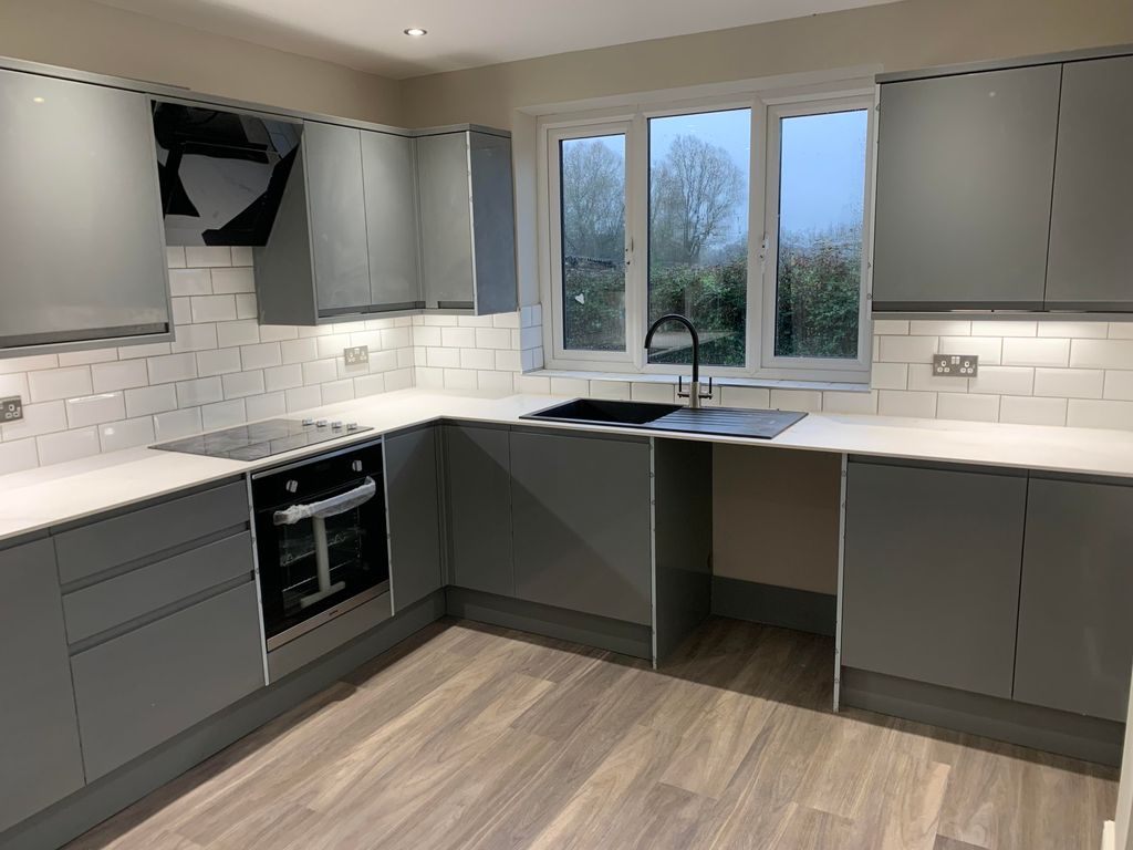 Property photo 1 of 19 Kitchen