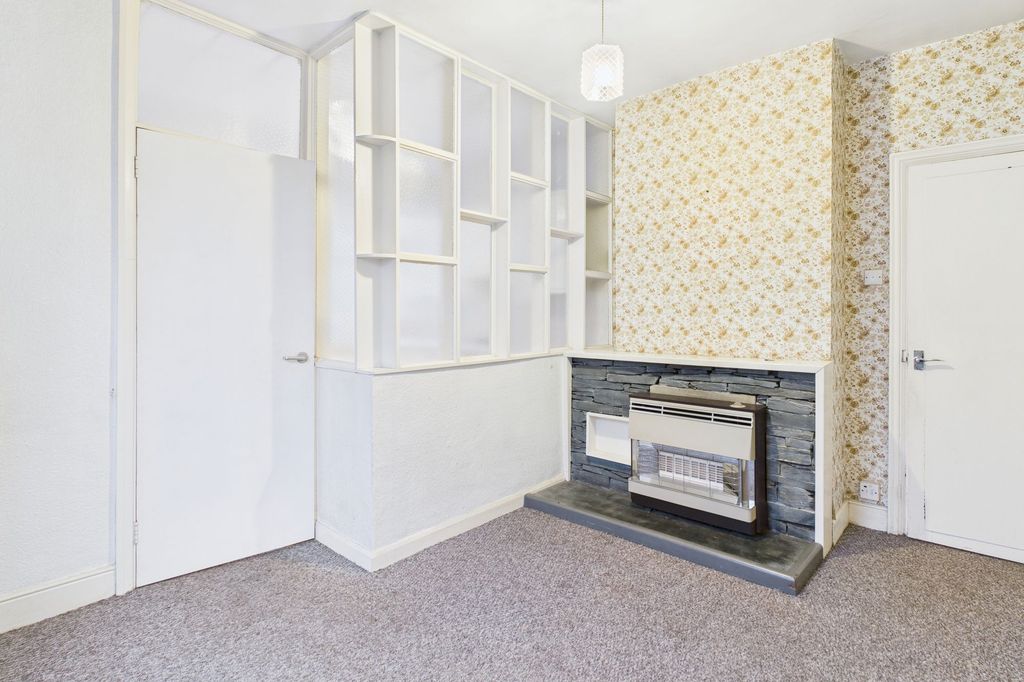 Property photo 2 of 26