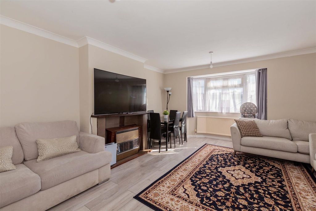 Property photo 2 of 13 32 Brook Path-7.Jpg