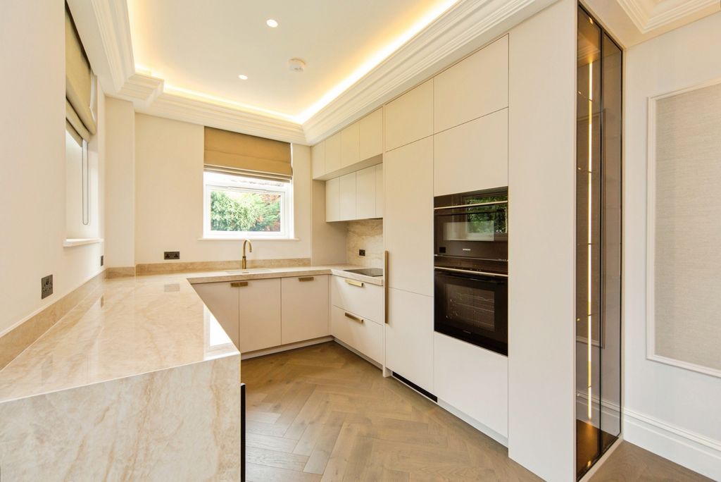 Property photo 2 of 11 Kitchen