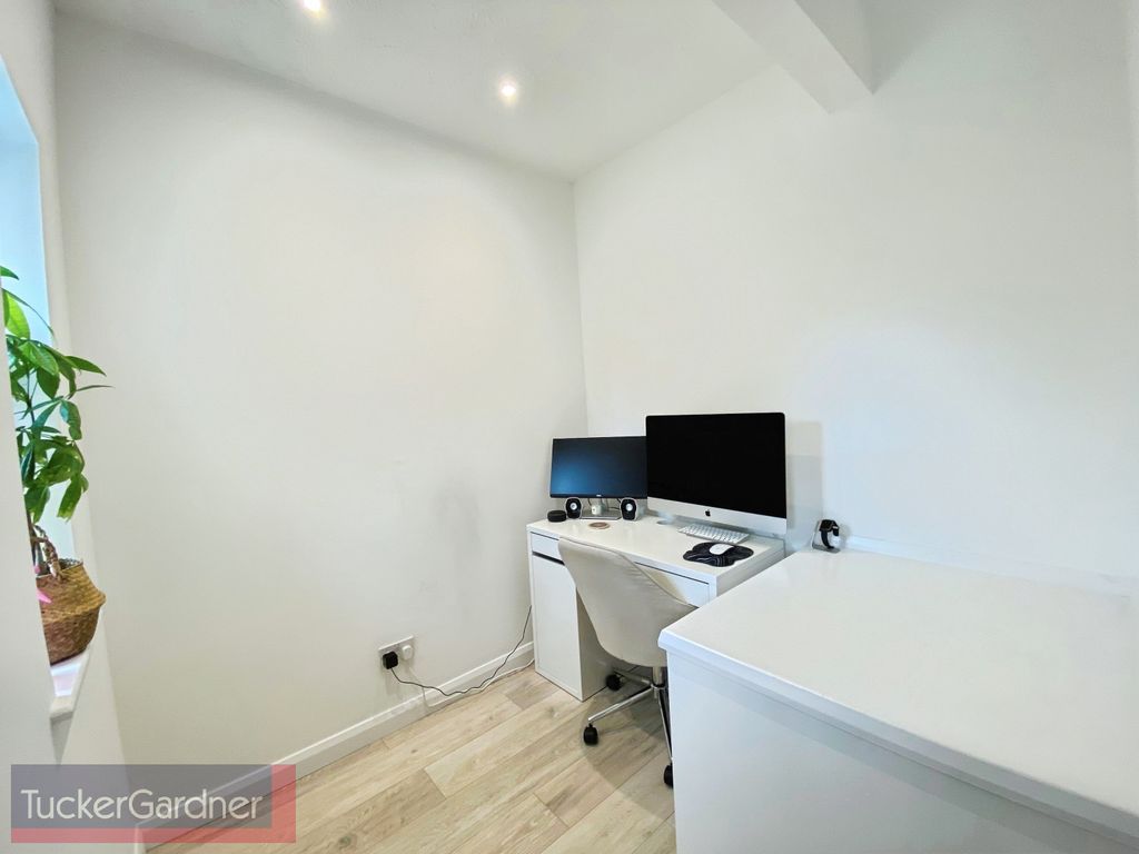 Property photo 3 of 6