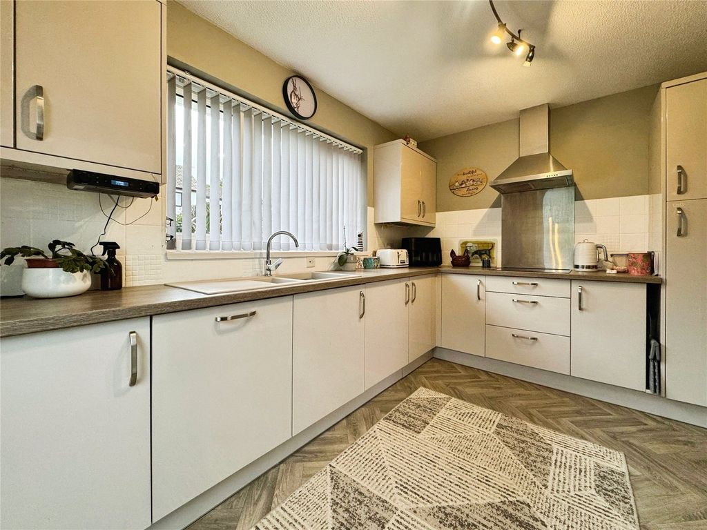 Property photo 2 of 19 Kitchen