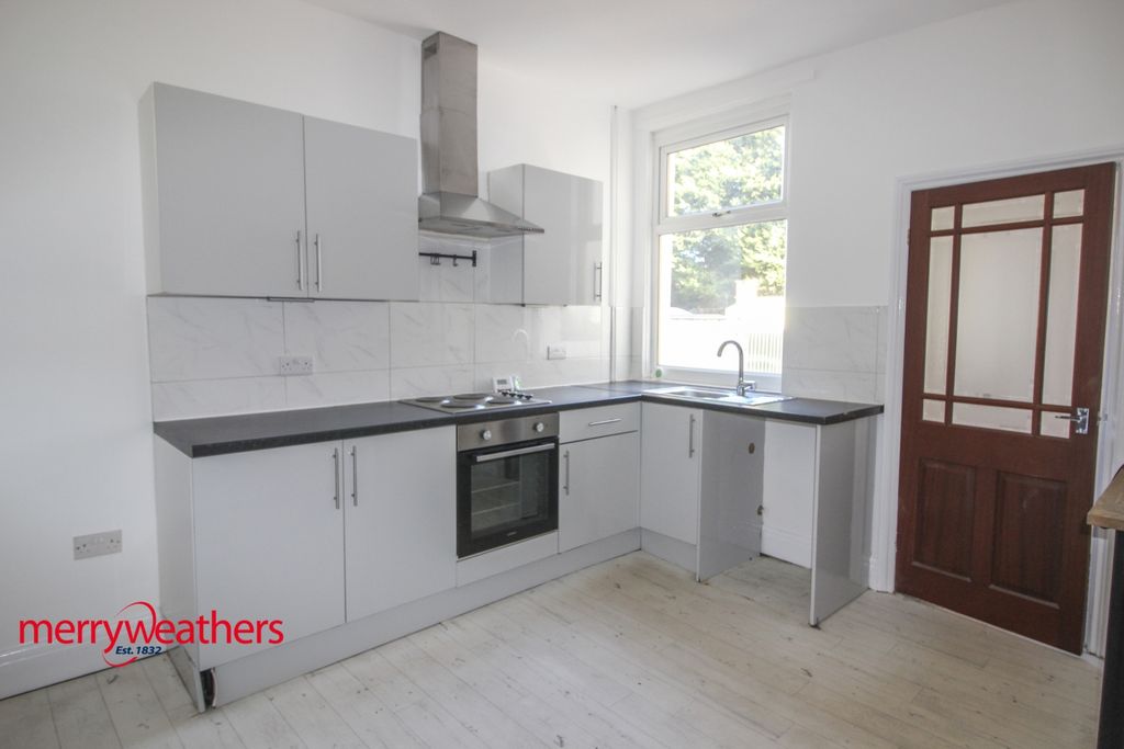 Property photo 2 of 9 Dining/Kitchen