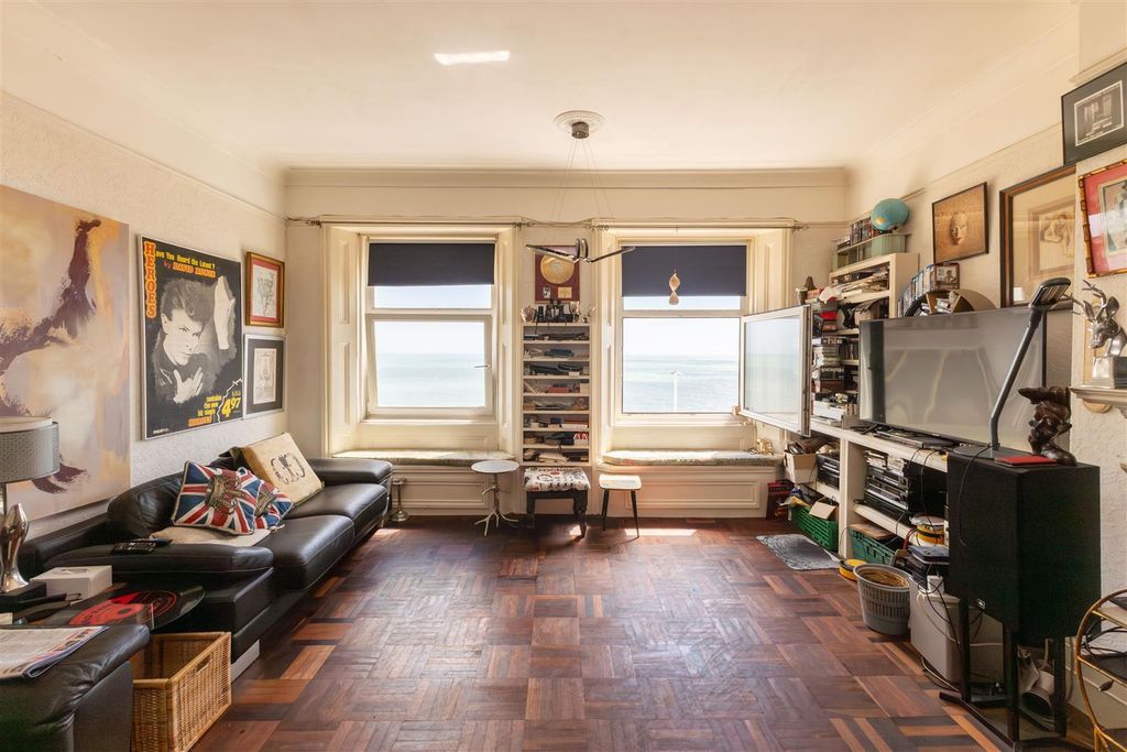 Property photo 1 of 20 Living Space