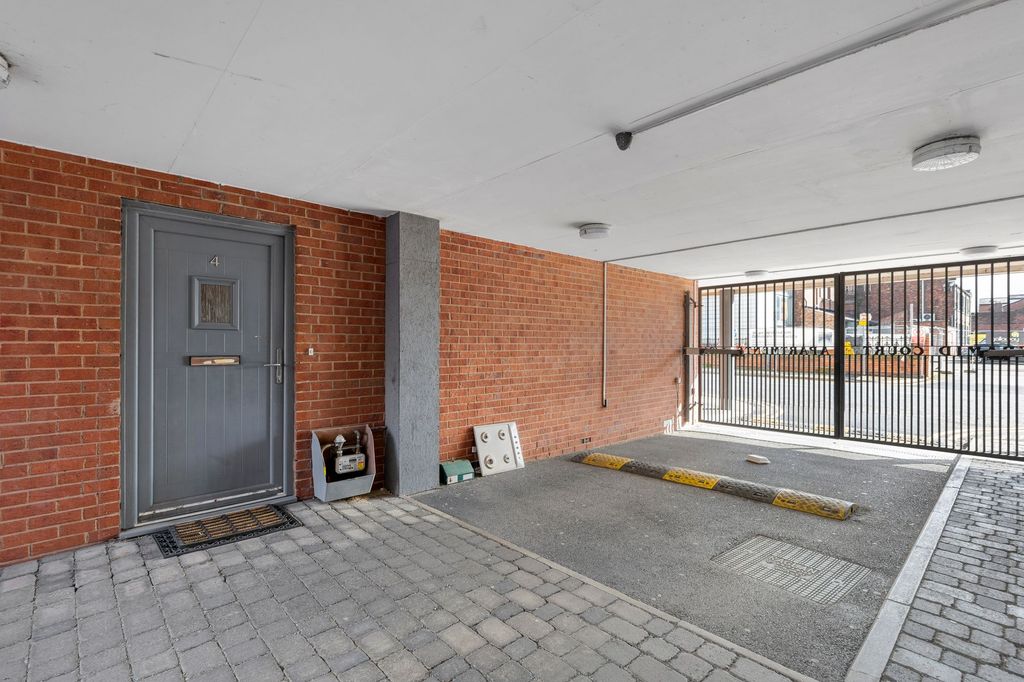 Property photo 2 of 10