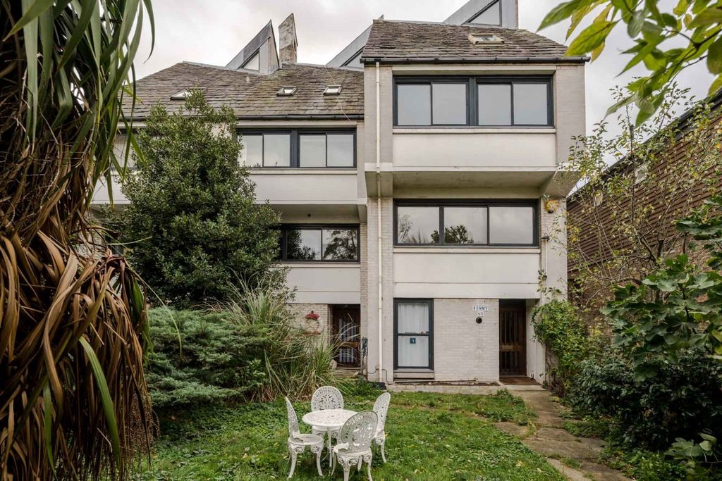 Property photo 1 of 44