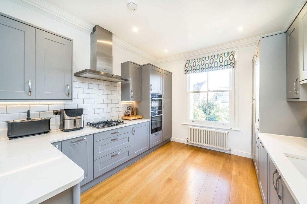 Property photo 3 of 8