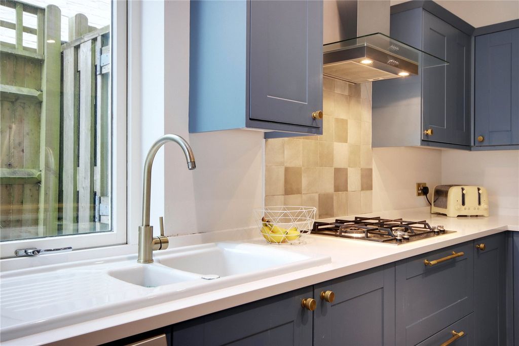 Property photo 3 of 14 Kitchen