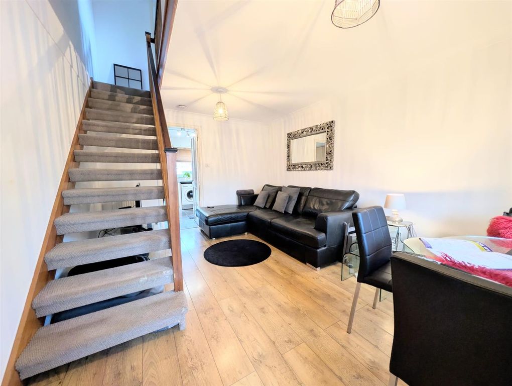 Property photo 2 of 10 3Eda7A01-d481-4d41-A26F-231Aaa7B3871.Jpg