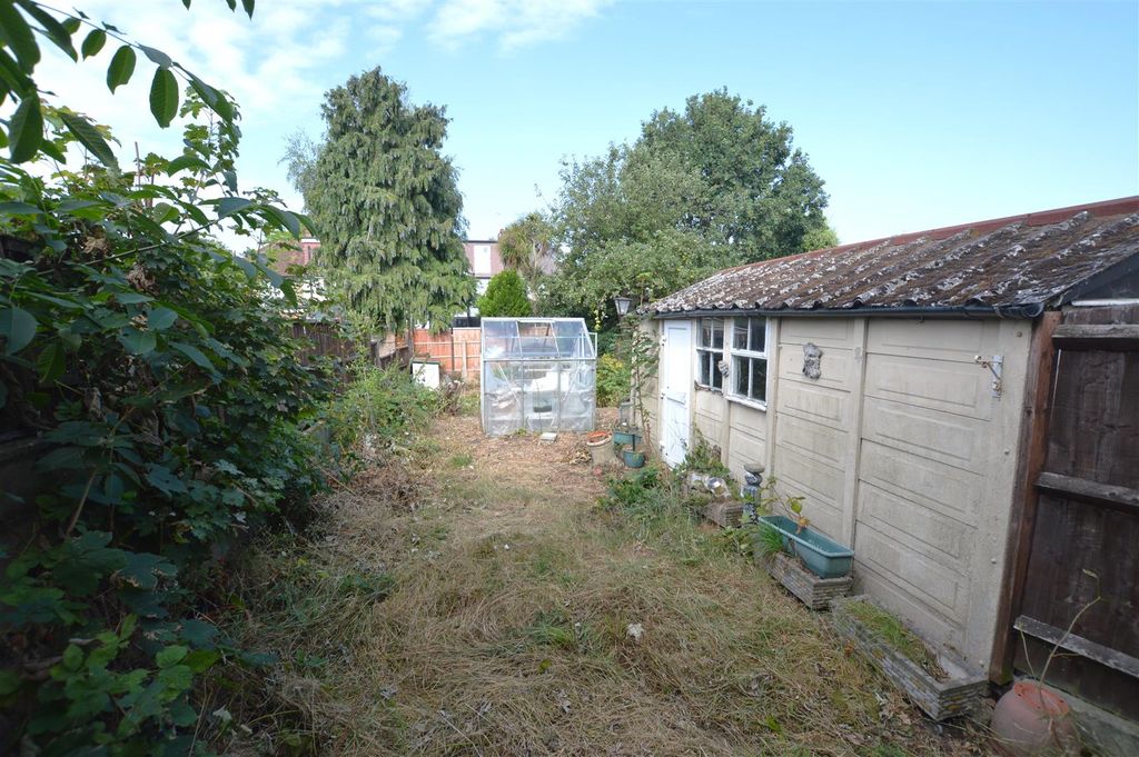 Property photo 3 of 10 102 Wills Crescent Garden New.Jpg