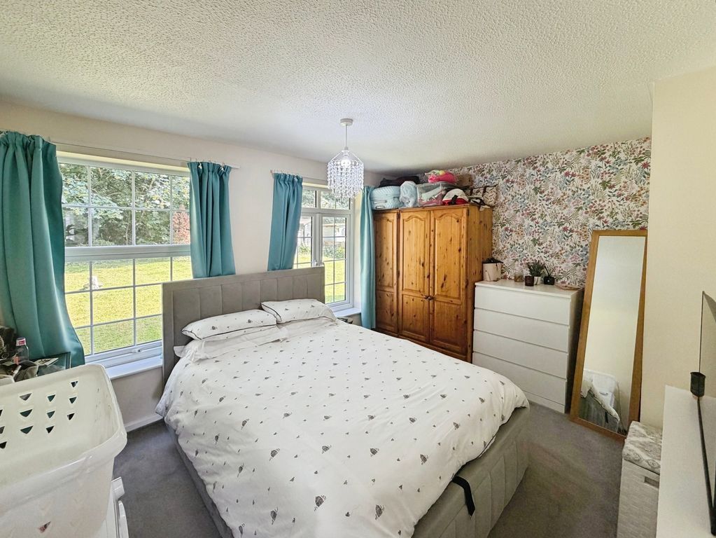 Property photo 3 of 7 Bedroom One
