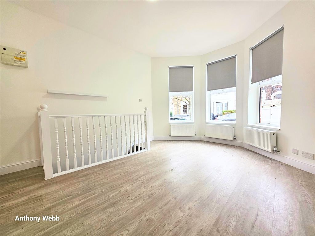 Property photo 2 of 11 Reception